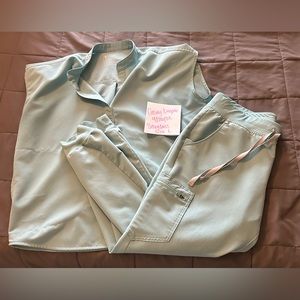 Women’s Figs scrub set in Seaglass